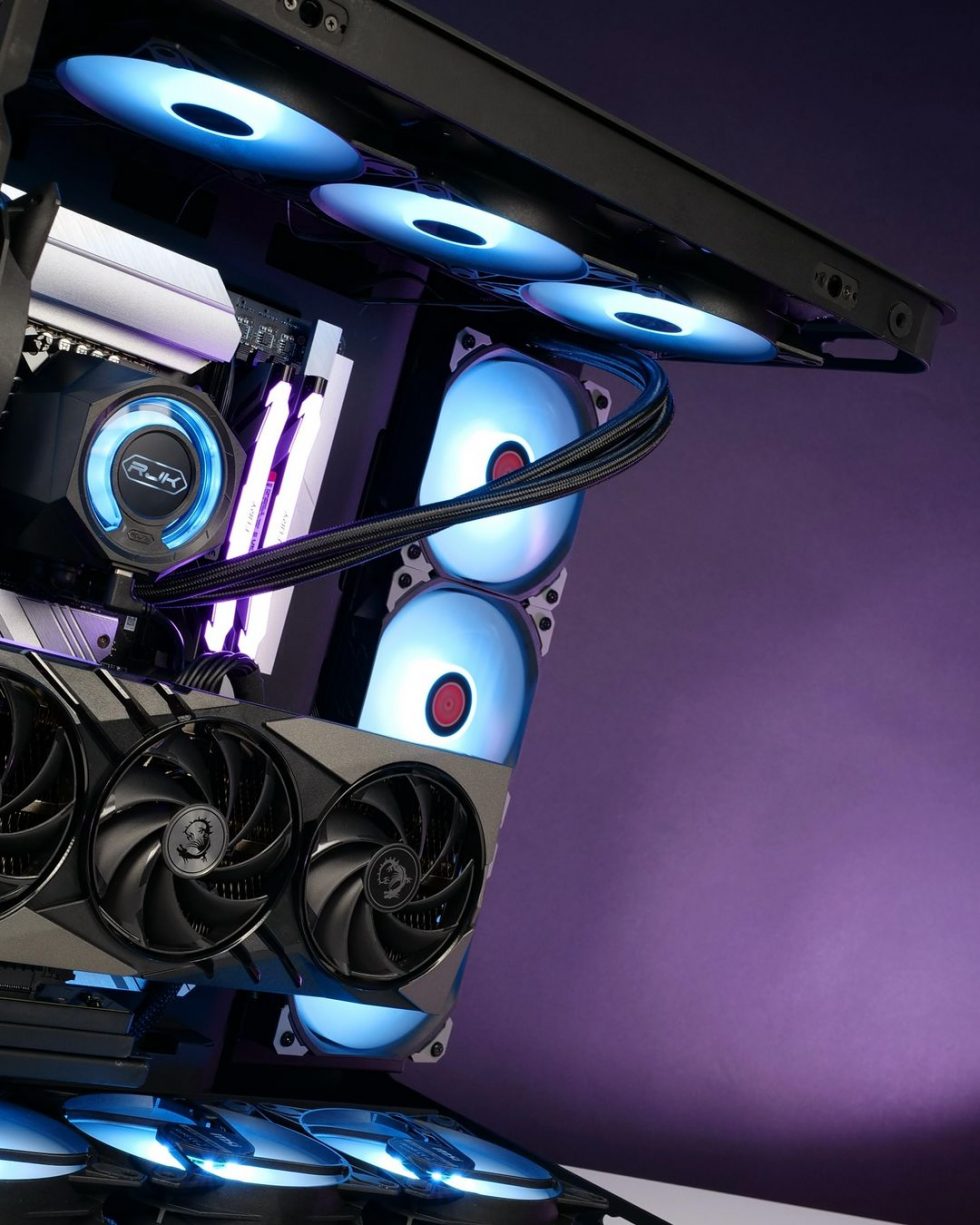 Awesome MSI MEG MAESTRO 700L PZ - Project Zero - Battlerigs